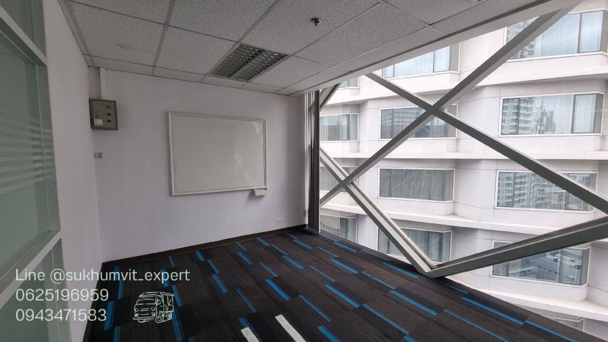 For RentOfficeSukhumvit, Asoke, Thonglor : Asoke for rent, office, floor 12A 210 sq.m., 650 baht, elegant, decorated, ready to move in