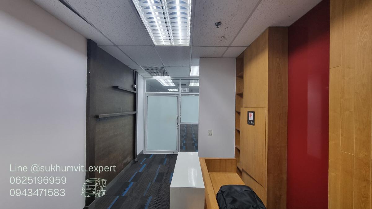 For RentOfficeSukhumvit, Asoke, Thonglor : Asoke for rent, office, floor 12A 210 sq.m., 650 baht, elegant, decorated, ready to move in