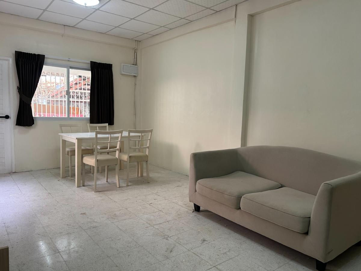 For RentTownhomeSukhumvit, Asoke, Thonglor : House of Soi Thong Lo 21, for rent, only 25000 baht. Say Line Paolin1 Call 0928249499house in Soi Thonglor21 for RENT ONLY 25000- 1 Bedroom 1 Bathroom Please Add Line ID PAOLIN1, Call 0928242499