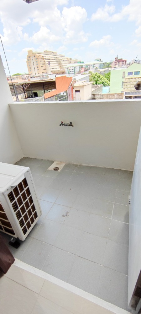 ขายคอนโดลาดพร้าว101 แฮปปี้แลนด์ : ขาย มโนกิตติ์ คอนโดมิเนียม ขนาด 30 ตรม. รีโนเวทใหม่ ลาดพร้าว 132 พร้อมอยู่