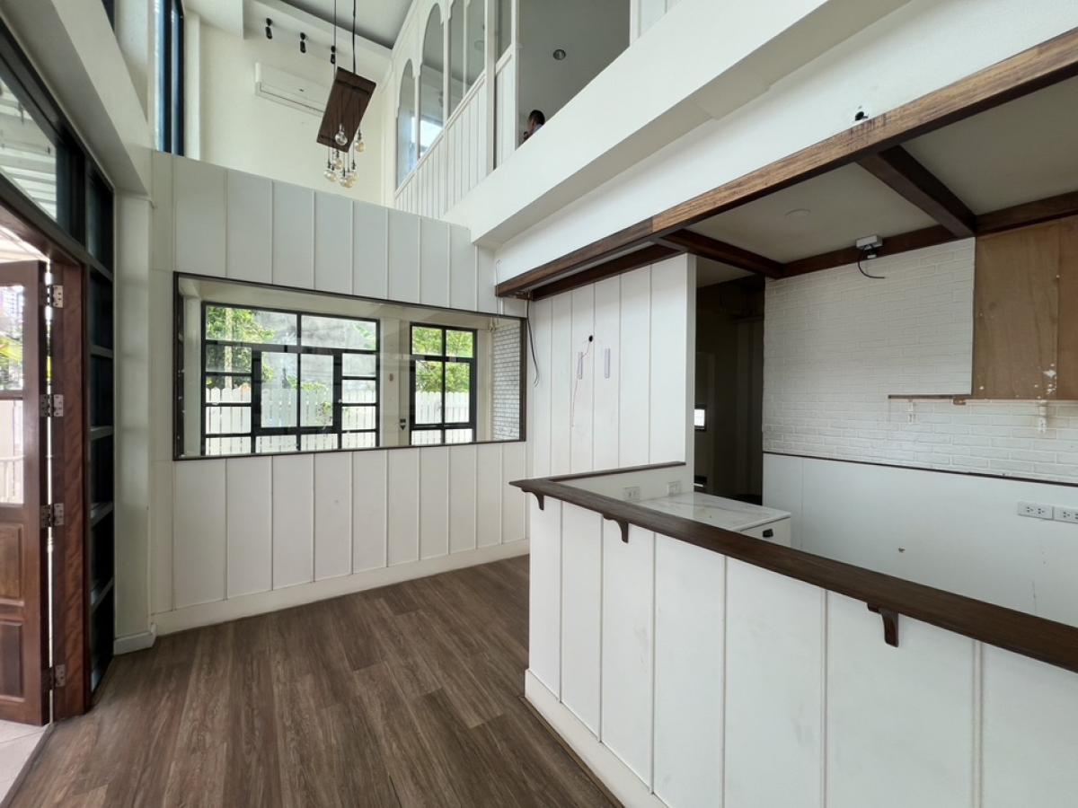 ให้เช่าร้านค้า/ตลาดนัดสุขุมวิท อโศก ทองหล่อ : เช่า อาคาร 2 ชั้น Stand Alone @ เอกมัย สุขุมวิท 63 ที่จอดรถ 3 คัน + ที่เช่าจอดรถ เพิ่มเติม