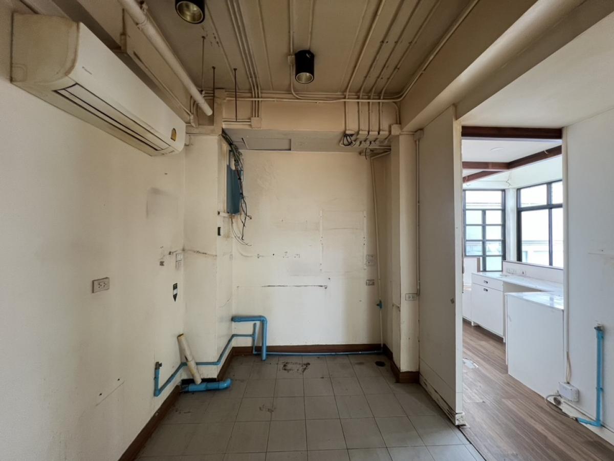 ให้เช่าร้านค้า/ตลาดนัดสุขุมวิท อโศก ทองหล่อ : เช่า อาคาร 2 ชั้น Stand Alone @ เอกมัย สุขุมวิท 63 ที่จอดรถ 3 คัน + ที่เช่าจอดรถ เพิ่มเติม