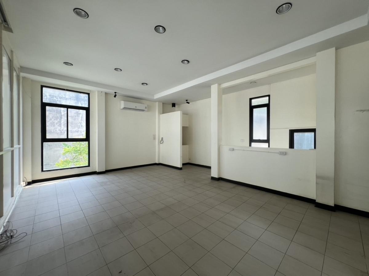 ให้เช่าร้านค้า/ตลาดนัดสุขุมวิท อโศก ทองหล่อ : เช่า อาคาร 2 ชั้น Stand Alone @ เอกมัย สุขุมวิท 63 ที่จอดรถ 3 คัน + ที่เช่าจอดรถ เพิ่มเติม