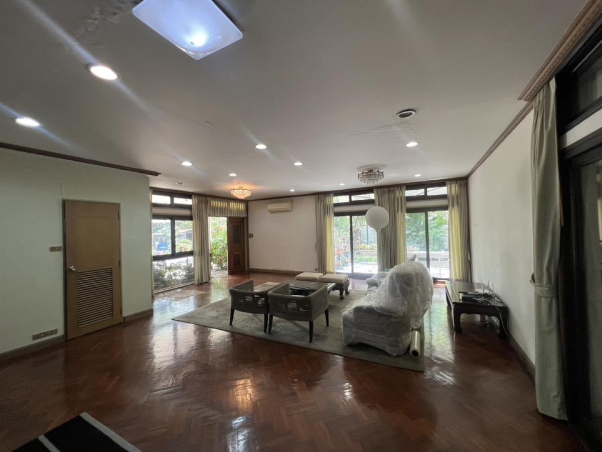 For RentRetail SpaceSukhumvit, Asoke, Thonglor : Rent a wooden house, Soi Ekkamai, Sukhumvit 63, Bangkok, on the land 288 square wah, decorating the renovated business, good atmosphere, agreed conditions, suitable cafes, bakeries, teaching to make snacks, restaurants, Thai food, Michelin Chef, Thai Mass