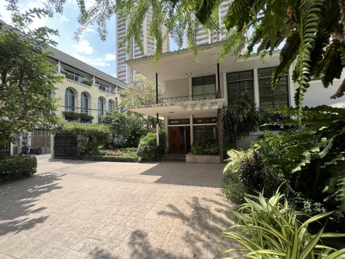 For RentRetail SpaceSukhumvit, Asoke, Thonglor : Rent a wooden house, Soi Ekkamai, Sukhumvit 63, Bangkok, on the land 288 square wah, decorating the renovated business, good atmosphere, agreed conditions, suitable cafes, bakeries, teaching to make snacks, restaurants, Thai food, Michelin Chef, Thai Mass