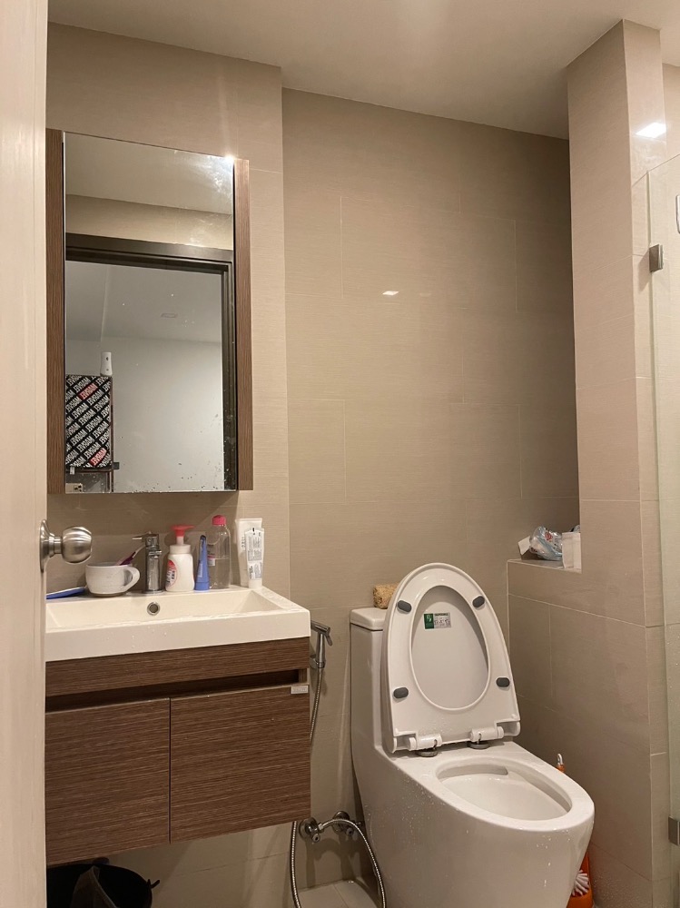 For SaleCondoOnnut, Udomsuk : Urgent sale, selling at a loss, selling for only 2.7 million baht, bought for 3 million baht, condo near BTS Udomsuk and Punnawithi stations.