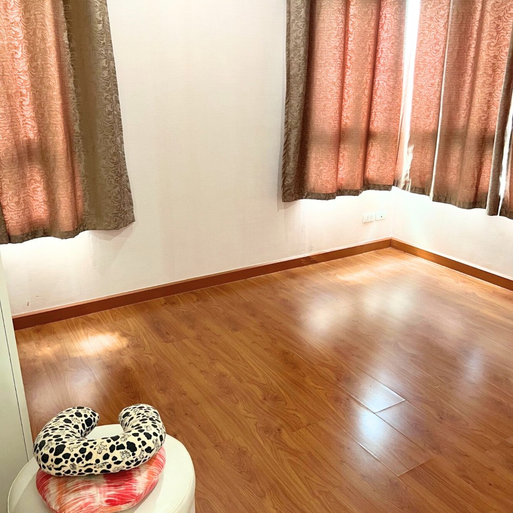 ให้เช่าคอนโดรัชดา ห้วยขวาง : ให้เช่า คอนโดเดอะนิช ห้วยขวาง 41 ตรม ห้องมุม ชั้น 7