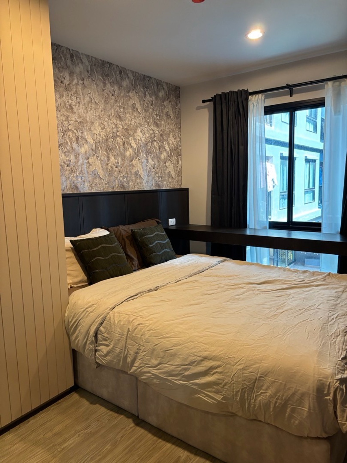 For RentCondoPattanakan, Srinakarin : Condo Hi Seacon Station ✅ Ready to enter 1 April 68 ✅1 Bedroom 1 bathroom, 3rd floor view, Size 28 sqm. Rental price 11,000 ฿ in advance. Damage 2 months. Interested in inquiring Line: kornkamolnwz | 0982599352 [K.NOW OWNER]