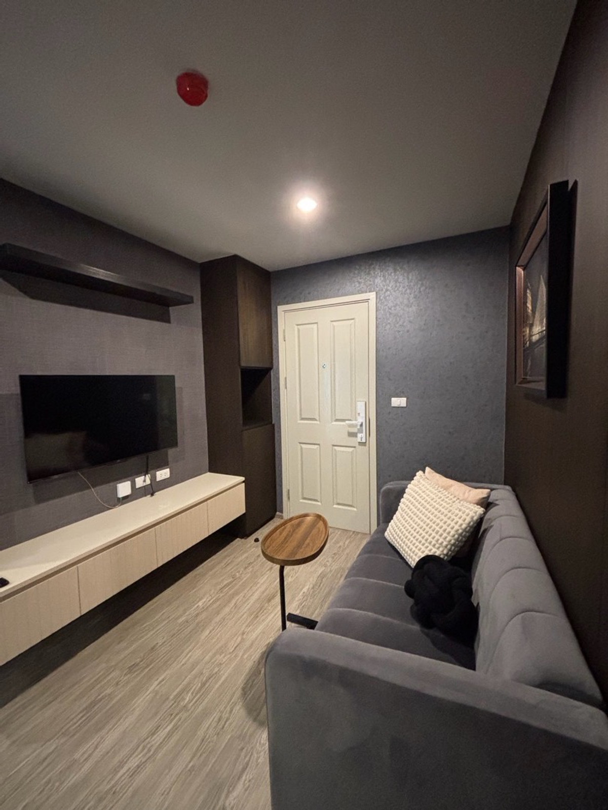 For RentCondoPattanakan, Srinakarin : Condo Hi Seacon Station ✅ Ready to enter 1 April 68 ✅1 Bedroom 1 bathroom, 3rd floor view, Size 28 sqm. Rental price 11,000 ฿ in advance. Damage 2 months. Interested in inquiring Line: kornkamolnwz | 0982599352 [K.NOW OWNER]