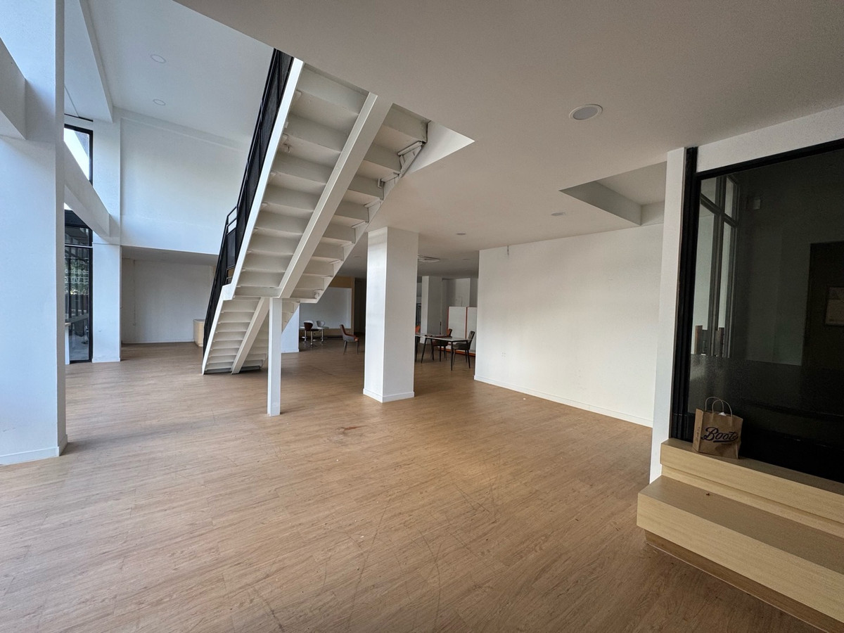For RentRetail SpaceSukhumvit, Asoke, Thonglor : 📌 Rental space is suitable for cafe, restaurant, fine dining, Omakase, Branch, Workshop, Shabu, Grilled Ekkamai.