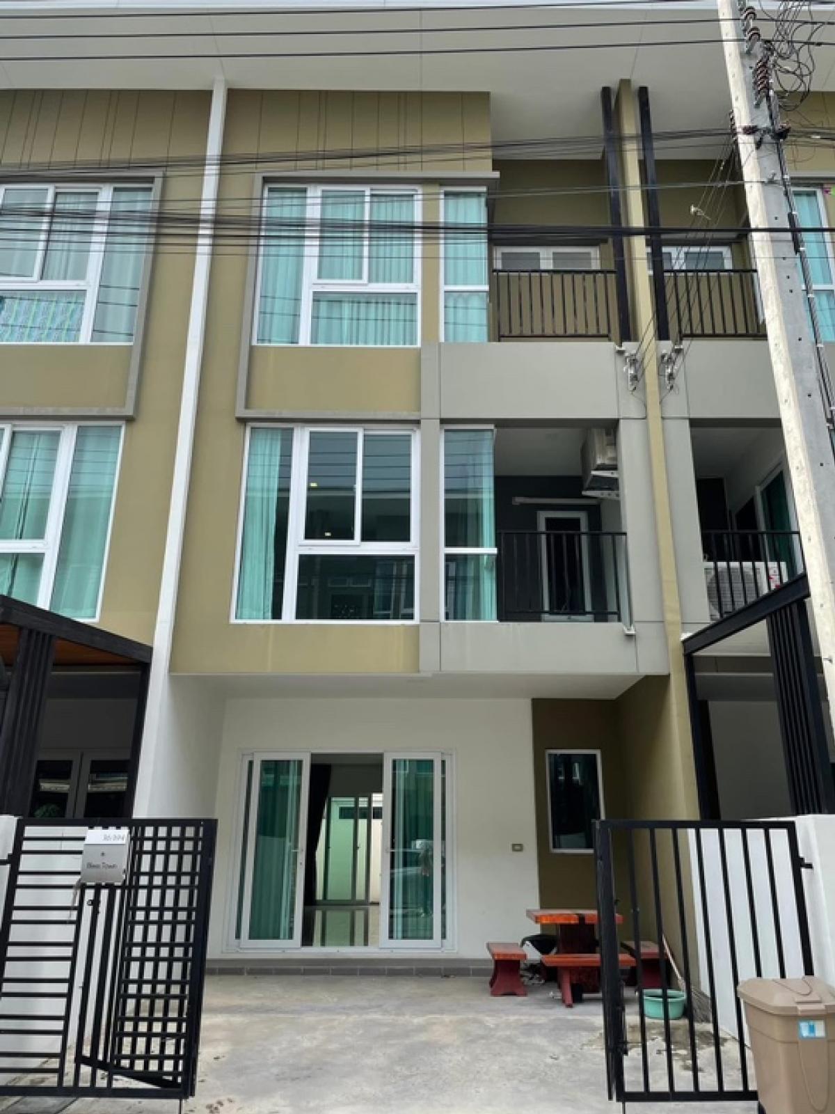 For RentTownhomeSamut Prakan,Samrong : 3-story townhome rental