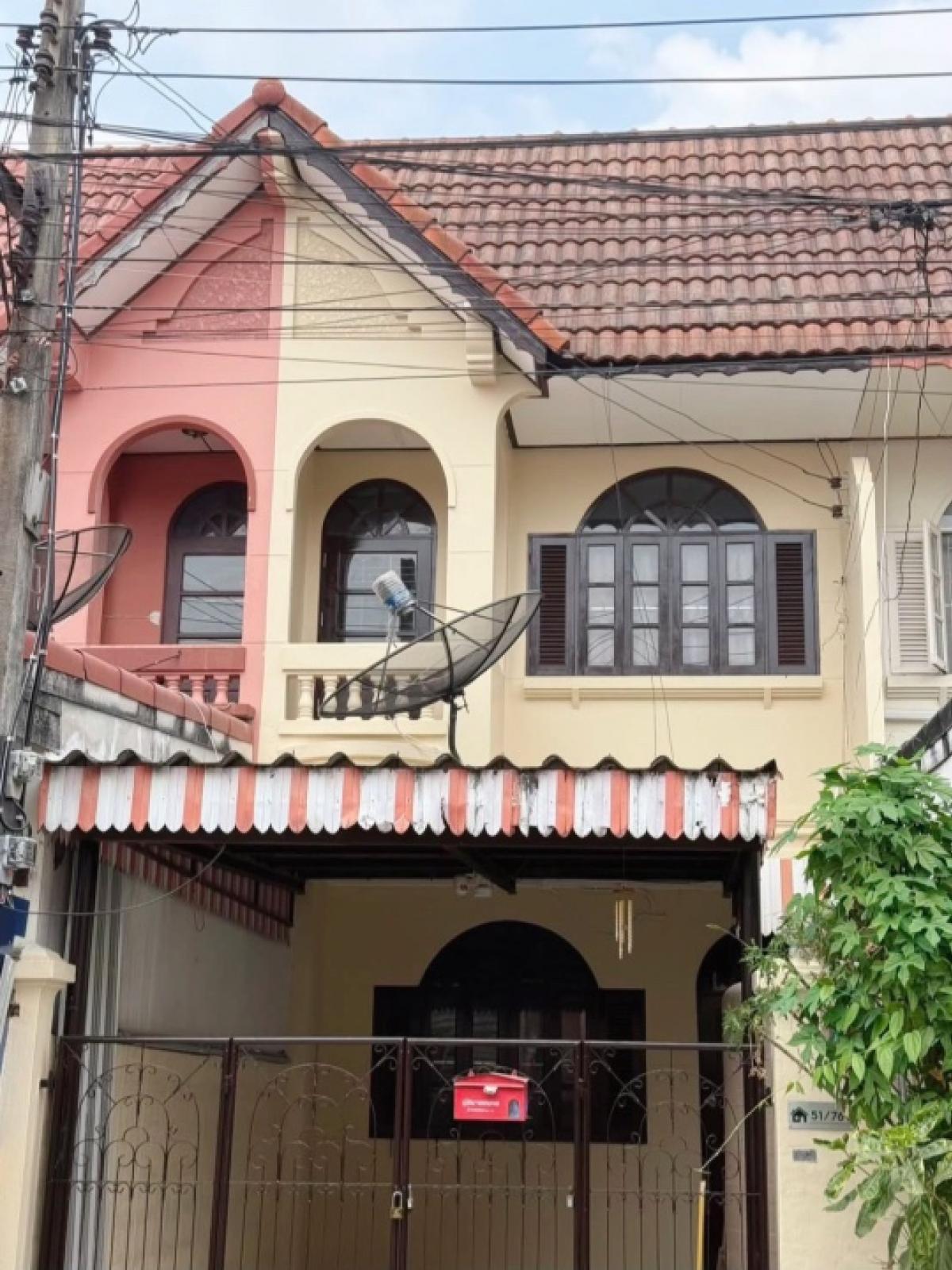 ให้เช่าทาวน์โฮมเกษตร นวมินทร์ ลาดปลาเค้า : 12,000.- ทาวน์เฮาส์ 2 ชั้น รีโนเวทใหม่ น่าอยู่ หมู่บ้านเสนา 88 ซอยนวลจันทร์ 17  ใกล้บุญถาวร รพ.นวเวช เกษตรนวมินทร์ แฟชั่นไอส์แลนด์