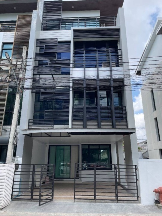 For RentTownhomeRamkhamhaeng, Hua Mak : Rent a Townhome Neva At Work Rama 9 - Ramkhamhaeng, near The Nine Center, Rama 9, just 2 minutes.