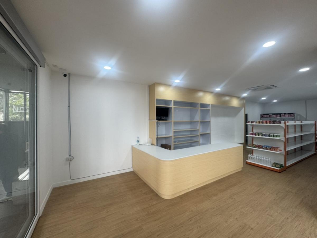 For RentRetail SpaceSukhumvit, Asoke, Thonglor : 📌 Rental space is suitable for cafe, restaurant, fine dining, Omakase, Branch, Workshop, Shabu, Grilled Ekkamai.