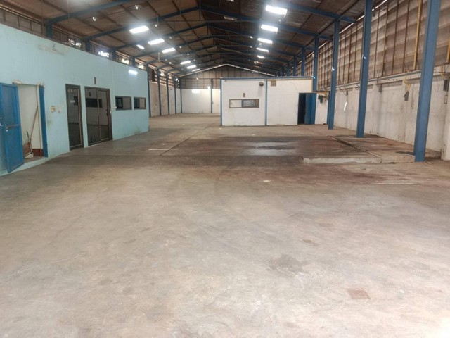 For RentFactoryPhutthamonthon, Salaya : RK616 for rent, warehouse, near Big C, Om Yai, 330 square meters, purple area, 3 phase, there are only 100 meters away from Petchkasem Road.