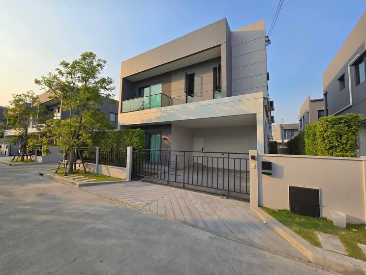 ให้เช่าบ้านบางนา แบริ่ง ลาซาล : ให้เช่าบ้านเดี่ยว2ชั้น โครงการเซนโทร ถนน บางนาก.ม7 แอร์เฟอร์นิเจอร์ครบ มี4ห้องนอน4ห้องน้ำ ราคาเช่าเดือนละ99,000บาท