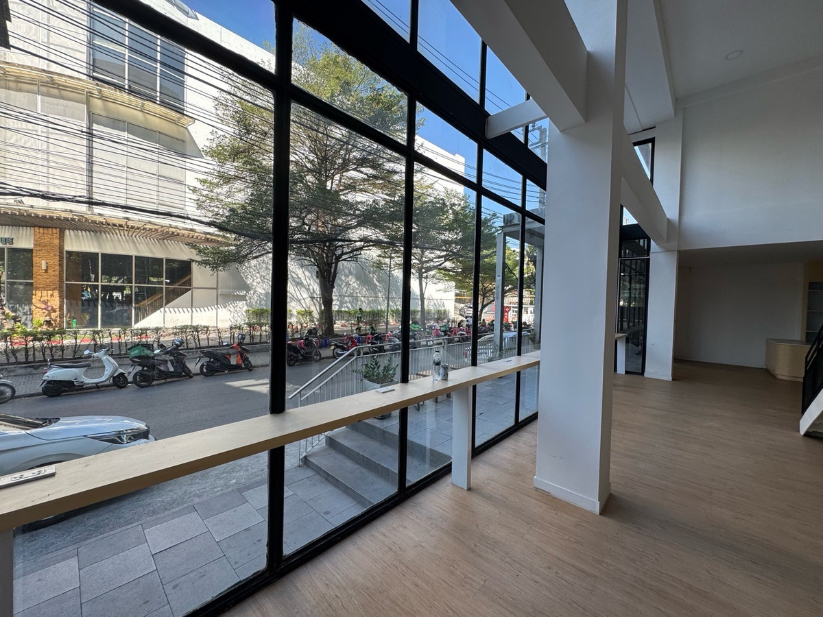 For RentRetail SpaceSukhumvit, Asoke, Thonglor : 📌 Rental space is suitable for cafe, restaurant, fine dining, Omakase, Branch, Workshop, Shabu, Grilled Ekkamai.