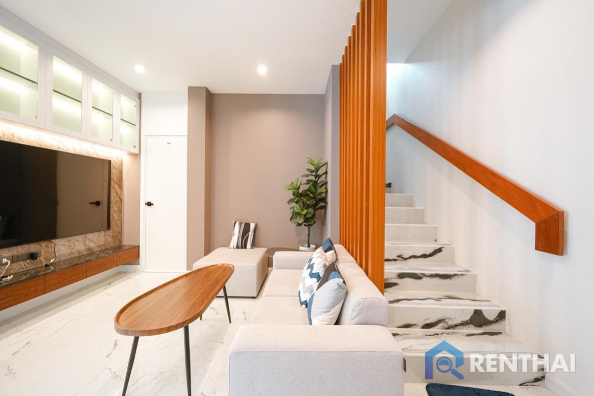 ขายบ้านพัทยา บางแสน ชลบุรี สัตหีบ : บ้านที่ดีที่สุดในหมู่บ้าน 4 ห้องนอน 4 ห้องน้ำ พร้อมเฟอร์นิเจอร์ครบครัน