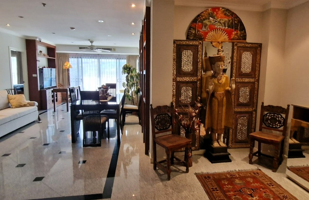 For SaleCondoNana, North Nana,Sukhumvit13, Soi Nana : Renovated and homey 2+1 bedroom condo for sale