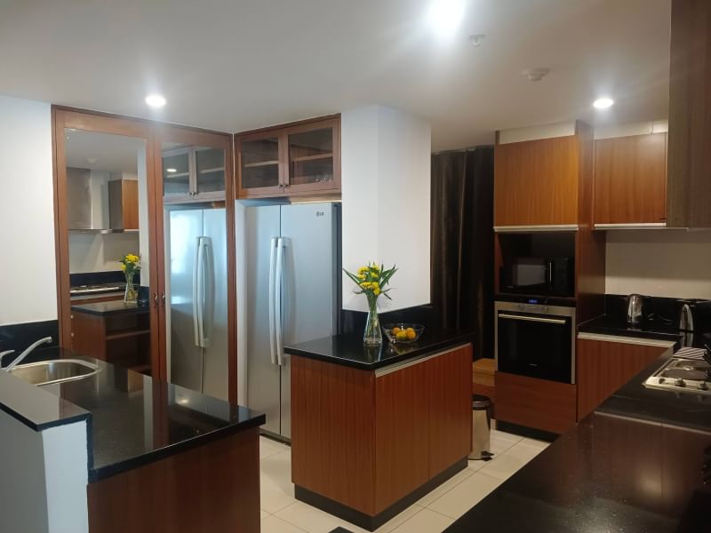 ให้เช่าคอนโดวิทยุ ชิดลม หลังสวน : 140 sqm สามคอนโดเตียงนอนให้เช่าใกล้ Lumpini Park