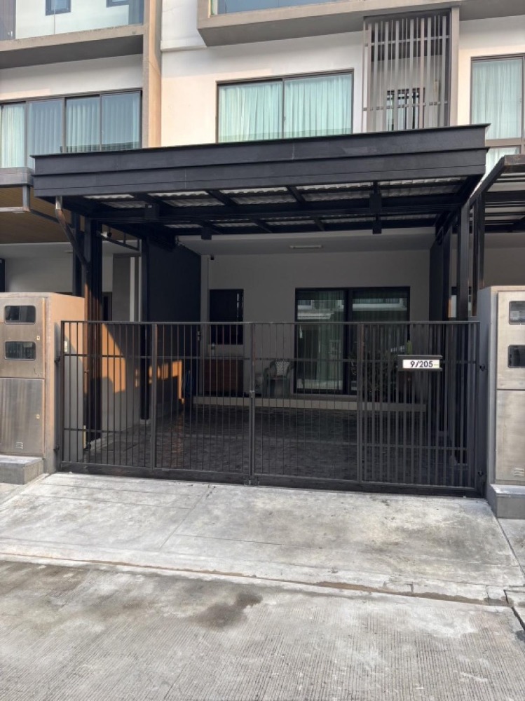 For SaleTownhomeKaset Nawamin,Ladplakao : (Code AM1396) House for sale The Landmark Ekamai - Ramindra The Landmark Ekkamai -Raminthra is the cheapest.
