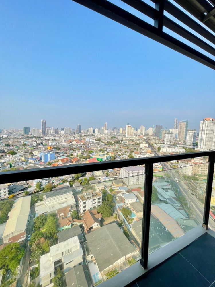 ขายคอนโดวงเวียนใหญ่ เจริญนคร : ขายคอนโด ณ รีวา เจริญนคร ห้อง Loft ชั้น 21 ฟังก์ชัน 1 ห้องนอน 1 ห้องน้ำ พื้นที่ใช้สอย 43.15 ตร.ม. ห้องกว้าง วิวสวย มองเห็นแม่น้ำเจ้าพระยา เดินทางสะดวก มี Shuttle Bus ไปส่งที่ BTS กรุงธนบุรีและ ICON SIAM