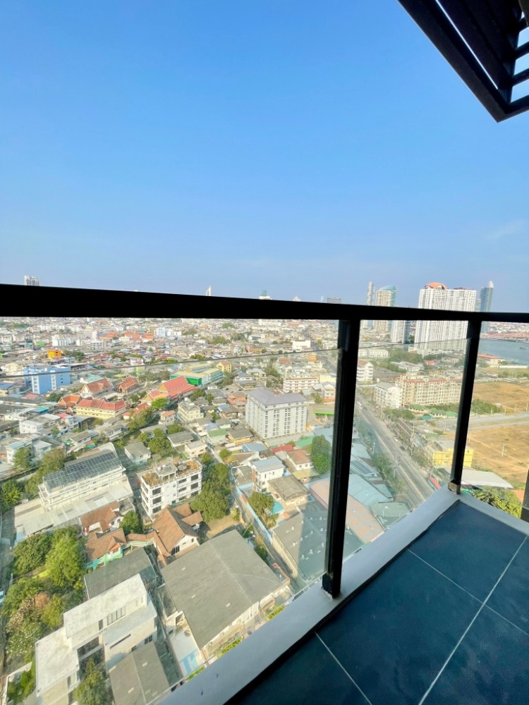 ขายคอนโดวงเวียนใหญ่ เจริญนคร : ขายคอนโด ณ รีวา เจริญนคร ห้อง Loft ชั้น 21 ฟังก์ชัน 1 ห้องนอน 1 ห้องน้ำ พื้นที่ใช้สอย 43.15 ตร.ม. ห้องกว้าง วิวสวย มองเห็นแม่น้ำเจ้าพระยา เดินทางสะดวก มี Shuttle Bus ไปส่งที่ BTS กรุงธนบุรีและ ICON SIAM