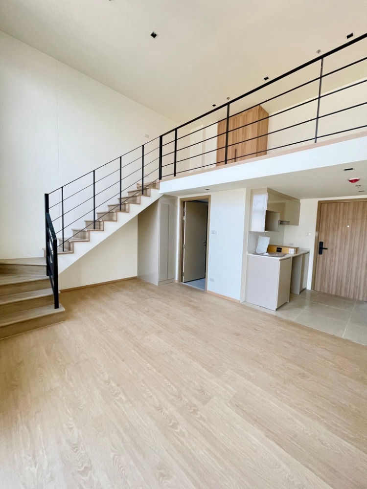 ขายคอนโดวงเวียนใหญ่ เจริญนคร : ขายคอนโด ณ รีวา เจริญนคร ห้อง Loft ชั้น 21 ฟังก์ชัน 1 ห้องนอน 1 ห้องน้ำ พื้นที่ใช้สอย 43.15 ตร.ม. ห้องกว้าง วิวสวย มองเห็นแม่น้ำเจ้าพระยา เดินทางสะดวก มี Shuttle Bus ไปส่งที่ BTS กรุงธนบุรีและ ICON SIAM