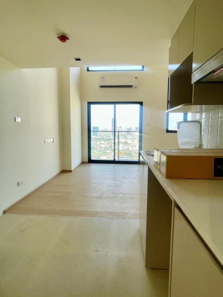 ขายคอนโดวงเวียนใหญ่ เจริญนคร : ขายคอนโด ณ รีวา เจริญนคร ห้อง Loft ชั้น 21 ฟังก์ชัน 1 ห้องนอน 1 ห้องน้ำ พื้นที่ใช้สอย 43.15 ตร.ม. ห้องกว้าง วิวสวย มองเห็นแม่น้ำเจ้าพระยา เดินทางสะดวก มี Shuttle Bus ไปส่งที่ BTS กรุงธนบุรีและ ICON SIAM