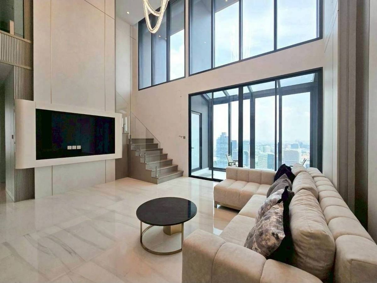 For RentCondoSathorn, Narathiwat : ♦ Duplex type ♦ 50+ floor, 206.00 sq.m. | 4 Bedrooms, 5 Bathrooms, Icon siam view | Condo near MRT Lumpini 1 min., St. Joseph Convent School 2 mins., Silom Complex 2 mins., One Bangkok 3 mins., Lumpini Park 6 mins.