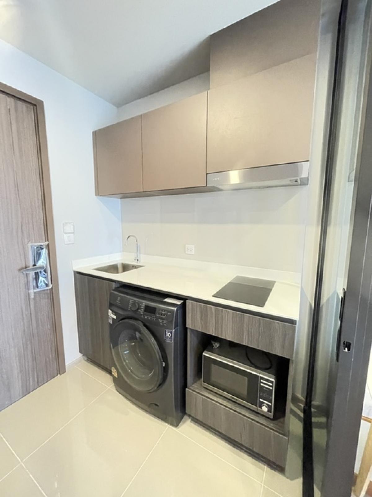 For RentCondoLadprao, Central Ladprao : 🔥Urgent for rent🔥Condo Life Phahon Ladprao, 1 bedroom, size 35 sq m, 32nd floor, near BTS and Central Ladprao Department Store.