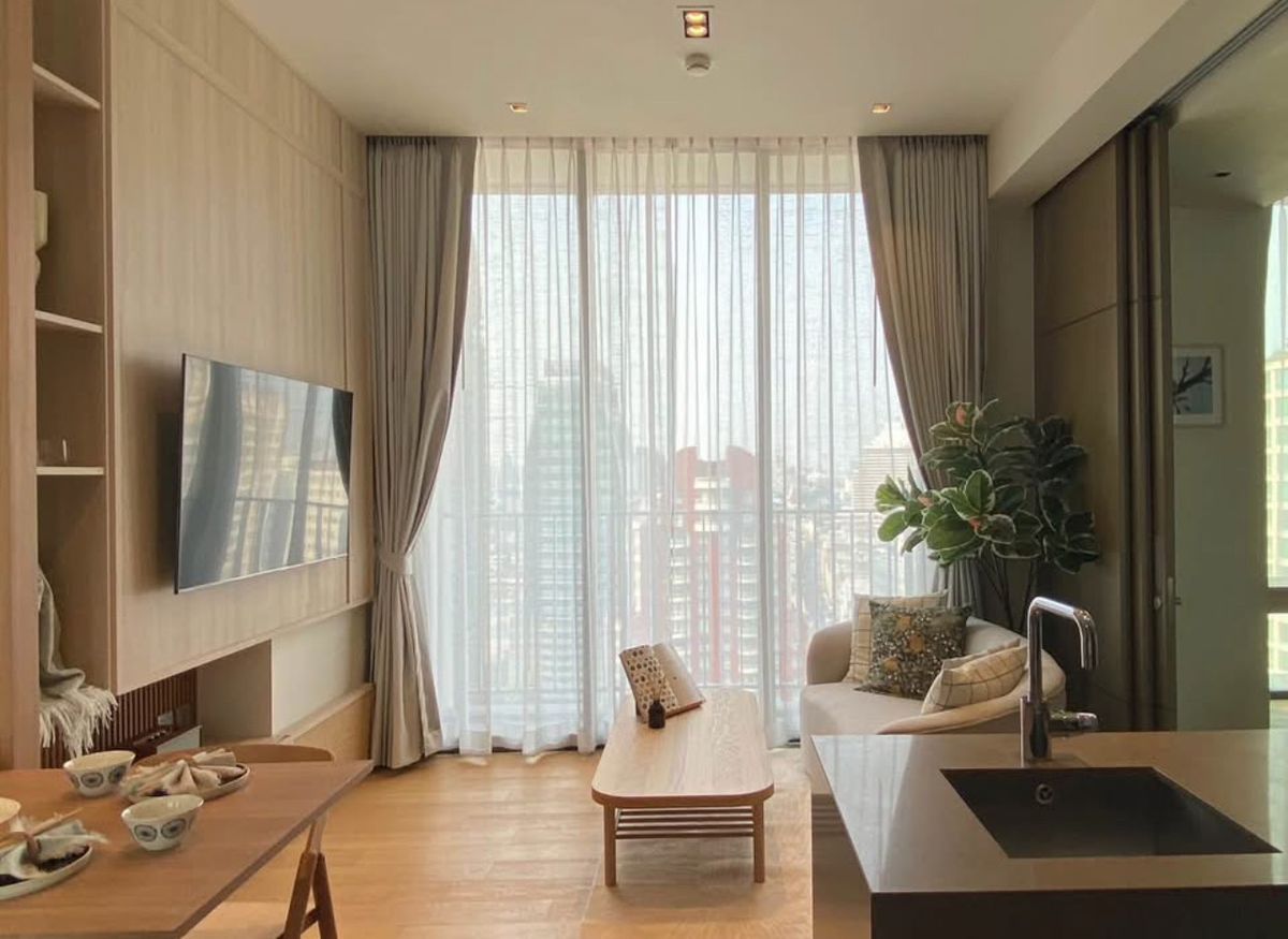 For RentCondoWitthayu, Chidlom, Langsuan, Ploenchit : Condo 28 Chidlom : “Luxury Urban Oasis Skyline”🔸44 sq.m. : 1 bedroom (king-size bed), 1 bathroom, facing East on the 16th floor at The Tower Building