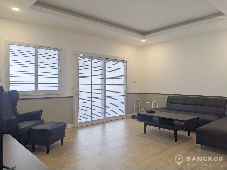 ให้เช่าคอนโดรามคำแหง หัวหมาก : Sammakorn Village | Spacious 2+1 Bed Apartment with Patio Garden