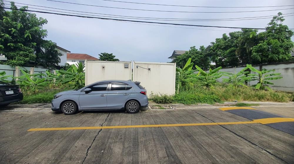 For SaleLandNawamin, Ramindra : Land for sale In the Ram Inthra 61 military welfare village, near the Pink Line, Watcharapol