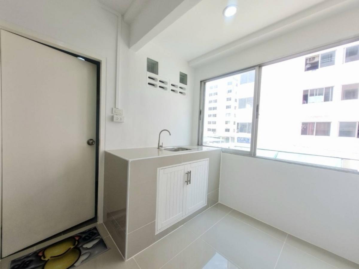 ขายคอนโดนวมินทร์ รามอินทรา : คอนโดอินทราวิลล์ทาวน์ อาคาร 4 ชั้น 2