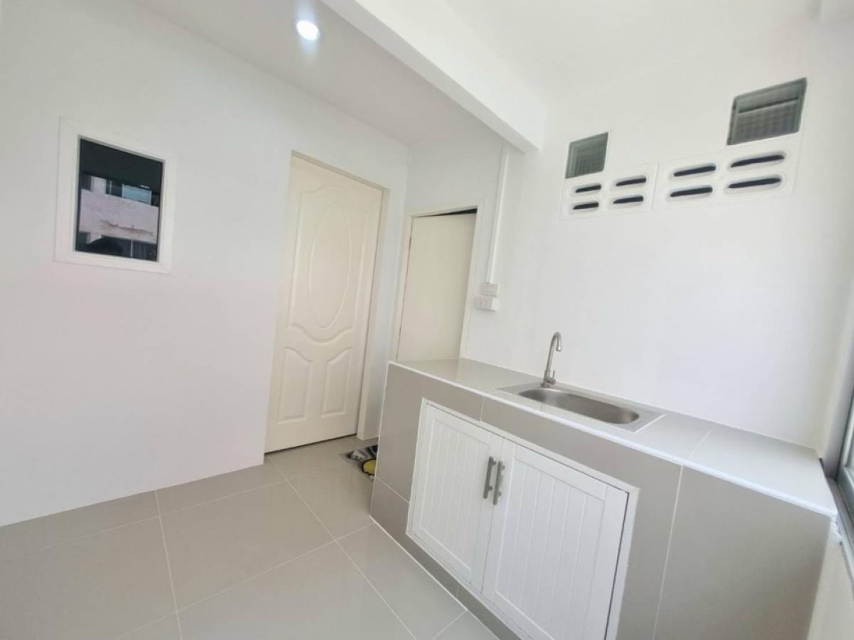 ขายคอนโดนวมินทร์ รามอินทรา : คอนโดอินทราวิลล์ทาวน์ อาคาร 4 ชั้น 2