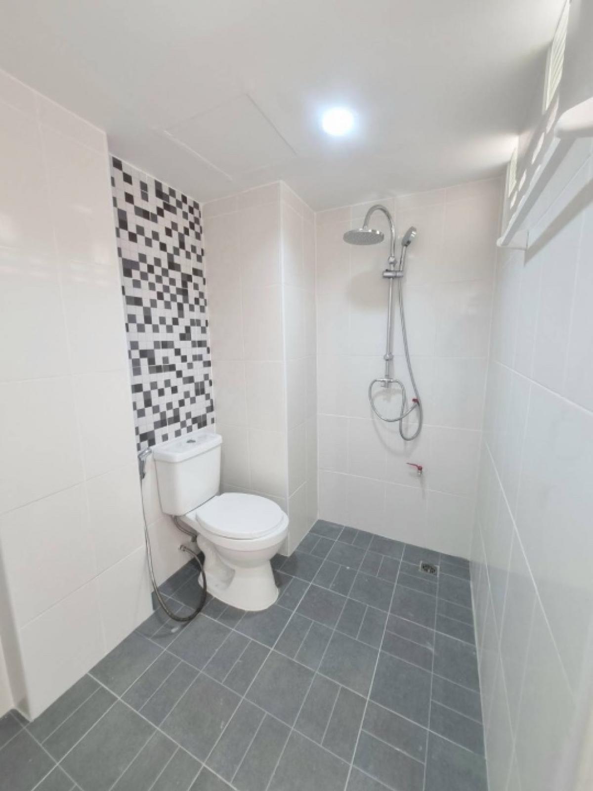 ขายคอนโดนวมินทร์ รามอินทรา : คอนโดอินทราวิลล์ทาวน์ อาคาร 4 ชั้น 2