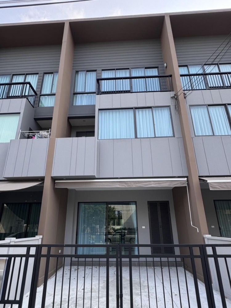 For RentTownhomeMin Buri, Romklao : 📢 Rent a house in the middle of Rama 9 - Krungthep Kreetha. 📢 The new house has never been decorated. Ready to move in. S2501-262