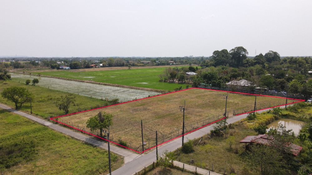 For SaleLandNakhon Nayok : Land for sale of 3 rai, 1 work, filling in the city area behind the Nakhon Nayok market, 95 meters wide, next to the road, 2 sides.