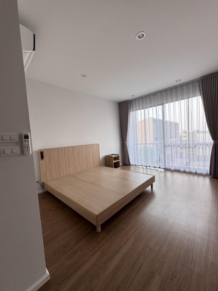 For RentTownhomeMin Buri, Romklao : Townhouse for rent 🔥 Baan Klang Muang Rama 9-Krungthep Kreetha 🔥 2 bedrooms, 2 bathrooms, complete furniture and electrical appliances.