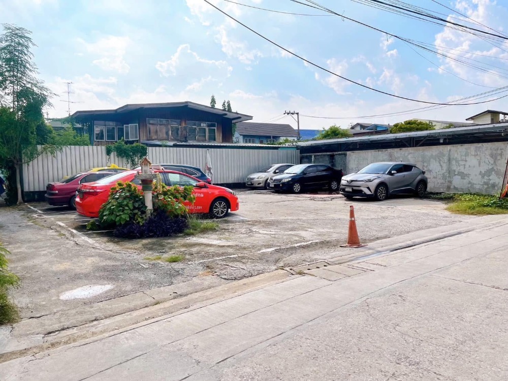 For SaleLandPinklao, Charansanitwong : Beautiful land for sale in Soi Charan Sanitwong 43, Bangkok, entered the alley, only 150 meters, 58.4 square wah.