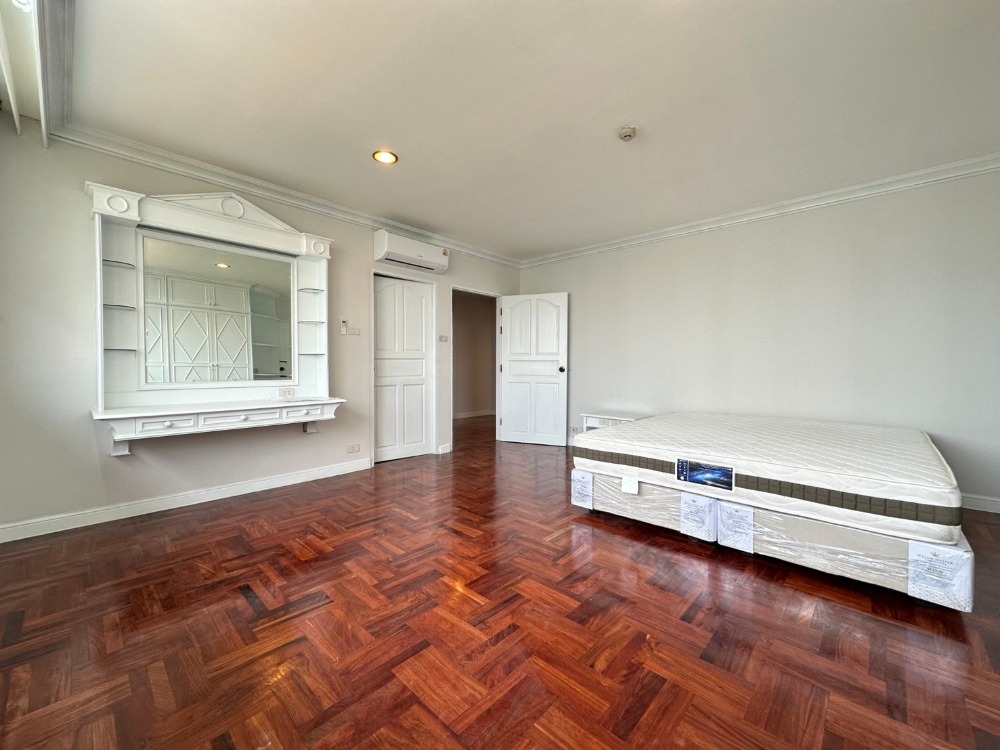 For RentCondoSukhumvit, Asoke, Thonglor : ✨ 2 bedroom condo for rent, new furniture, lifting the balcony set, BTS Phrom Phong Thong Lo is ready.