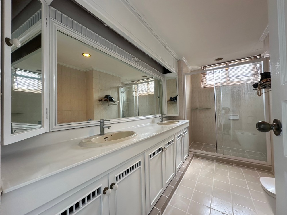 For RentCondoSukhumvit, Asoke, Thonglor : ✨ 2 bedroom condo for rent, new furniture, lifting the balcony set, BTS Phrom Phong Thong Lo is ready.