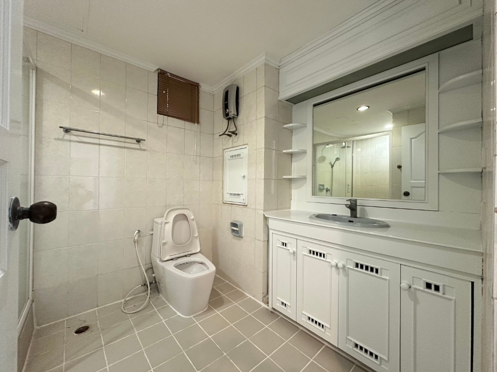 For RentCondoSukhumvit, Asoke, Thonglor : ✨ 2 bedroom condo for rent, new furniture, lifting the balcony set, BTS Phrom Phong Thong Lo is ready.