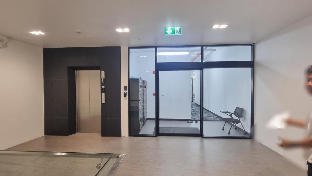 For RentOfficeSukhumvit, Asoke, Thonglor : For rent, BTS, Thonglor, location, good location, near BTS, 700 baht per square meter