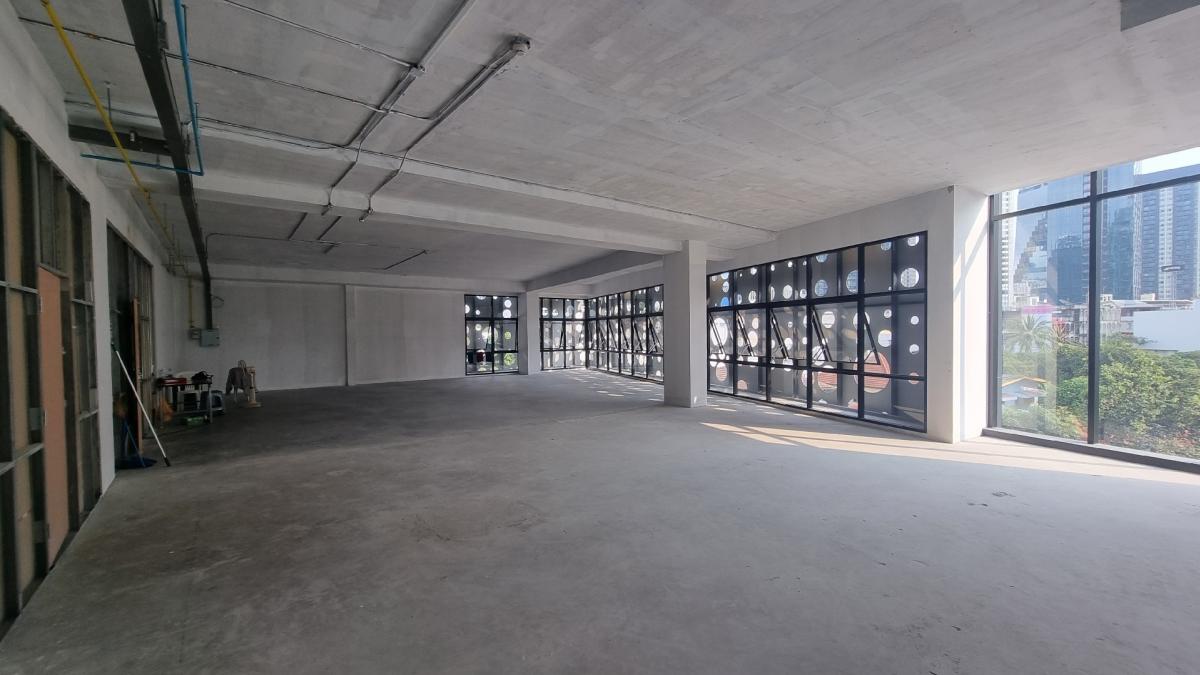 For RentOfficeSukhumvit, Asoke, Thonglor : BTS Thonglor BTS Rental Location Near BTS 700 baht per square meter 193.6 square meters
