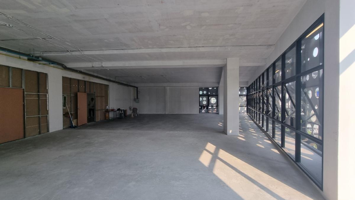 For RentOfficeSukhumvit, Asoke, Thonglor : BTS Thonglor BTS Rental Location Near BTS 700 baht per square meter 193.6 square meters