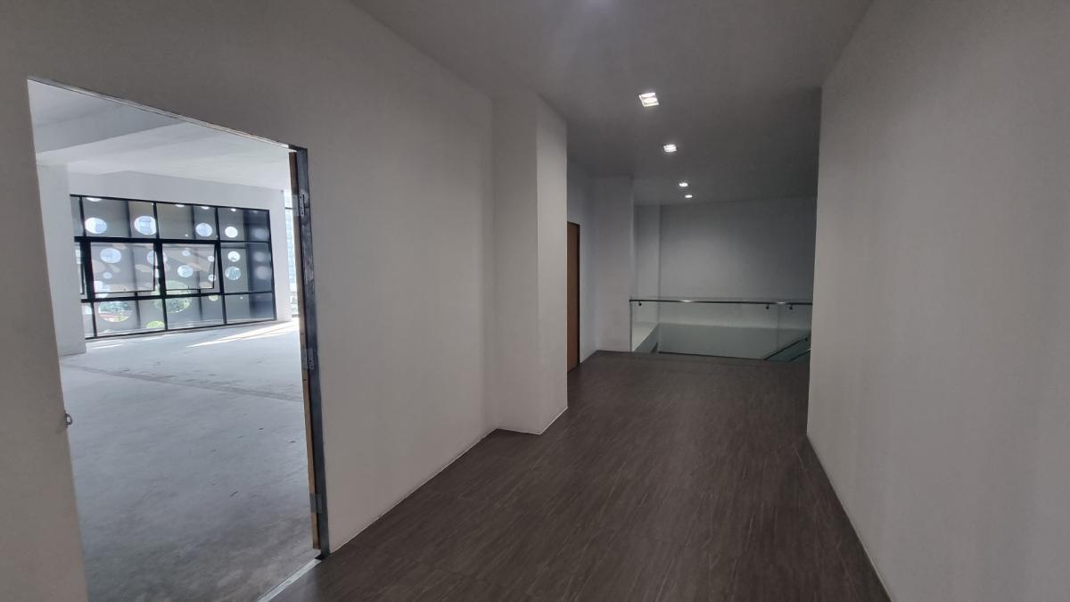 For RentOfficeSukhumvit, Asoke, Thonglor : BTS Thonglor BTS Rental Location Near BTS 700 baht per square meter 193.6 square meters