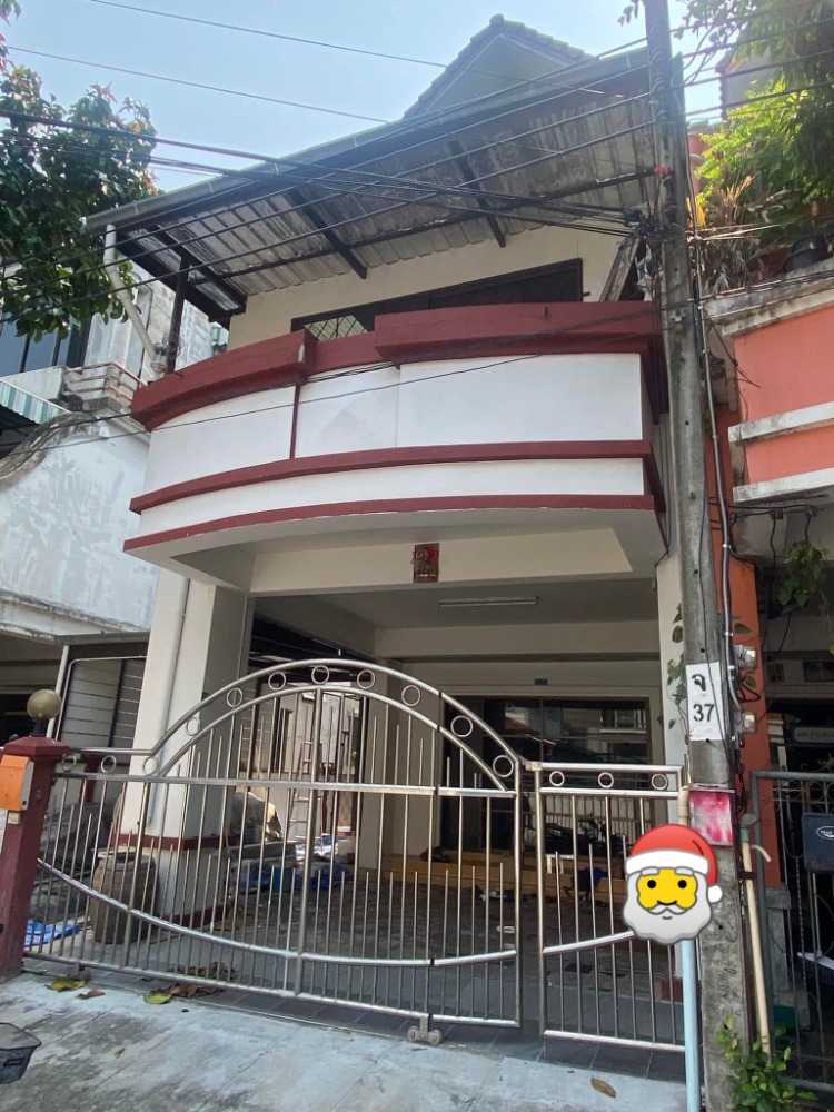 For RentTownhomeRamkhamhaeng, Hua Mak : 🏡 4 -story townhome for rent, good location, Town, In Town - along the express, Ram Inthra 3 bedrooms, 4 bathrooms, new renovations ready to move in. Near Seven-Makro, can walk to the rental price of 30,000/month.