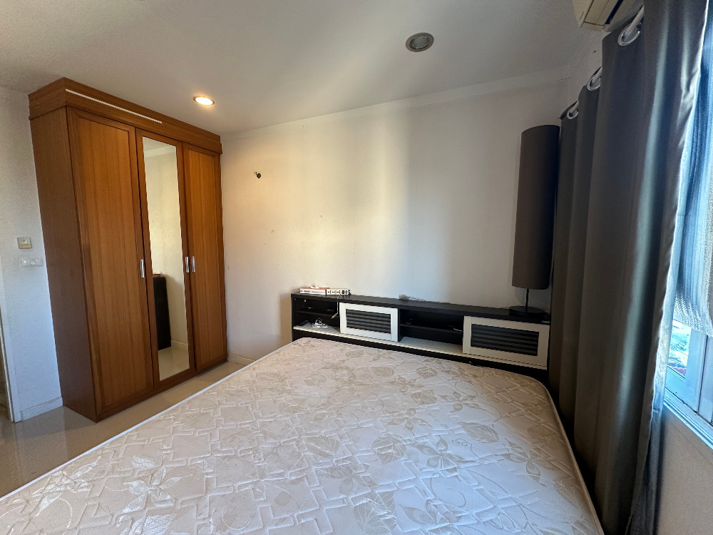 For SaleCondoBangna, Bearing, Lasalle : Sell ​​London Project Room with furniture near BTS Bearing (SM1019)